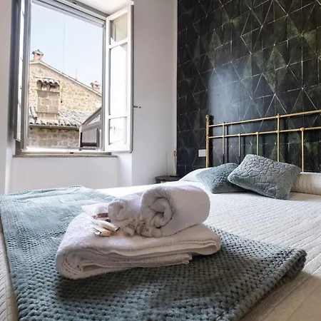 Cathedral House Apartment *