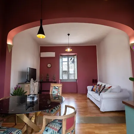 Cathedral House Apartment